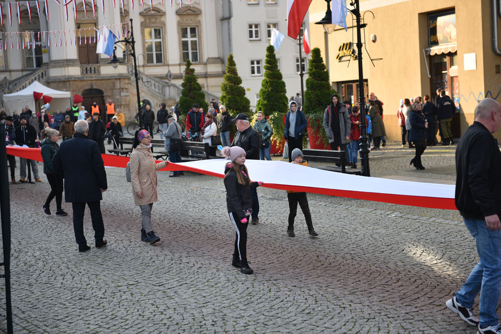 Rozwinęli biało–czerwoną w dniu święta niepodległości