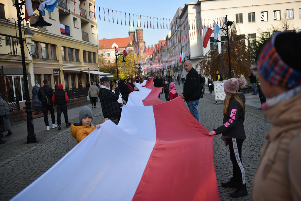 Rozwinęli biało–czerwoną w dniu święta niepodległości