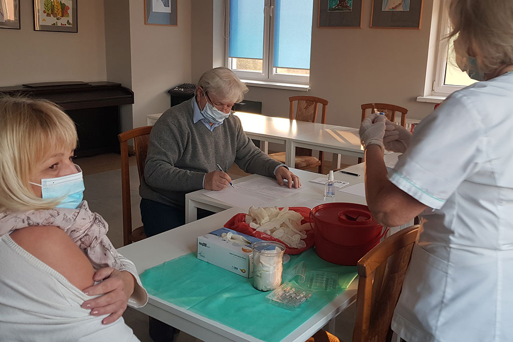 Seniorzy skorzystali z możliwości szczepienia się przeciw grypie