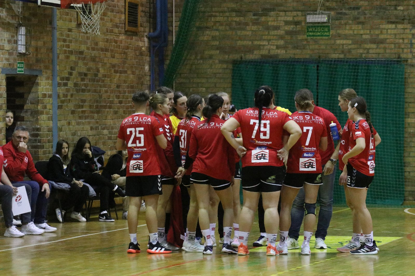 Piłkarki ręczne Dziewiątki Legnica wygrywają z Rudą Śląską