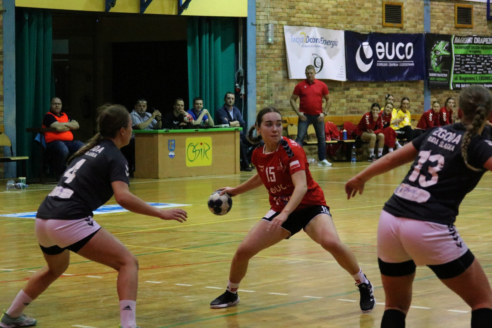 Piłkarki ręczne Dziewiątki Legnica wygrywają z Rudą Śląską