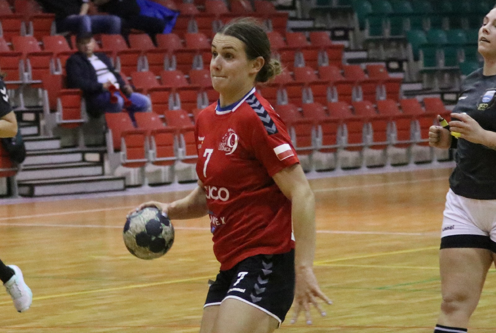 Piłkarki ręczne Dziewiątki Legnica wygrywają z Rudą Śląską