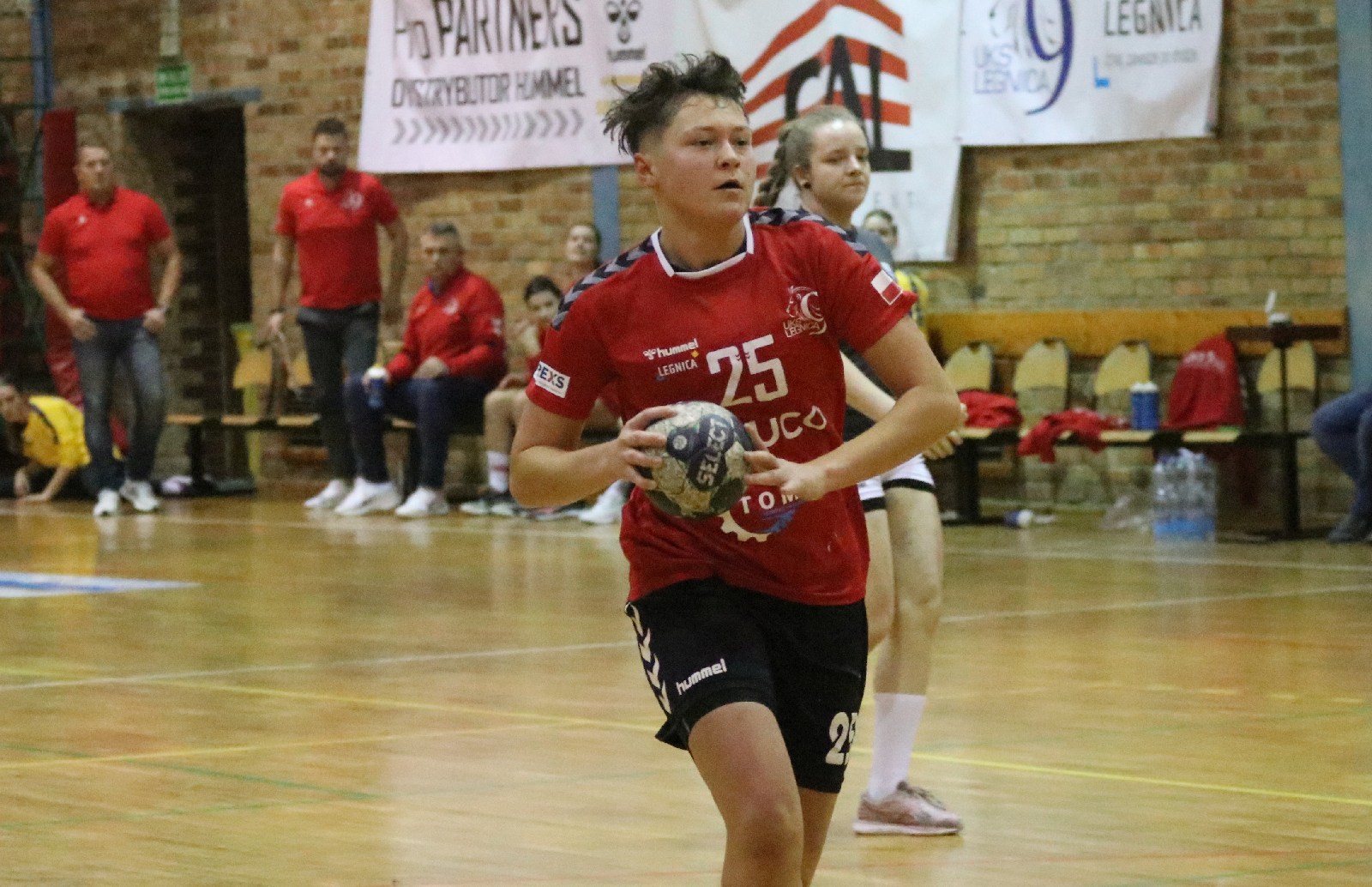 Piłkarki ręczne Dziewiątki Legnica wygrywają z Rudą Śląską