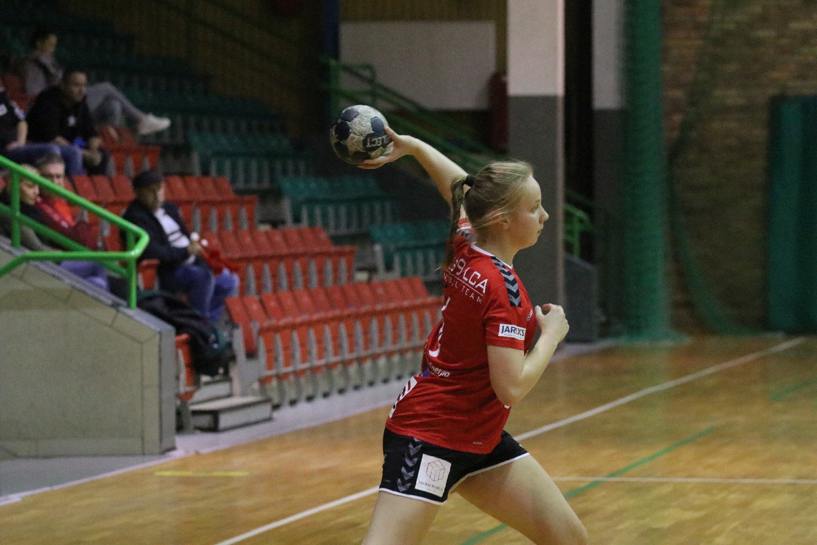 Piłkarki ręczne Dziewiątki Legnica wygrywają z Rudą Śląską