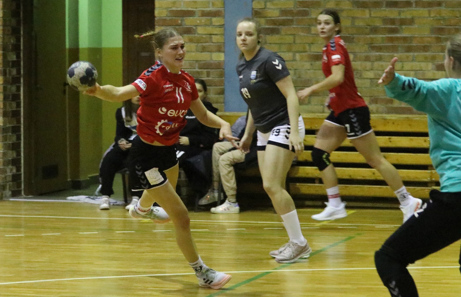Piłkarki ręczne Dziewiątki Legnica wygrywają z Rudą Śląską