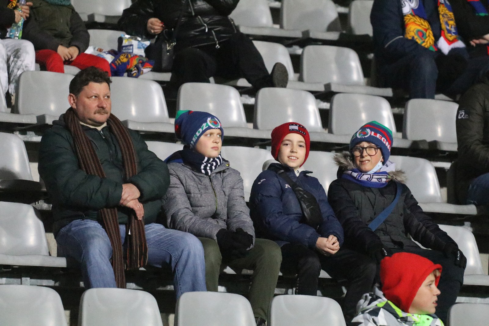 Kibice na meczu Miedź Legnica - Górnik Polkowice. Znajdź siebie!