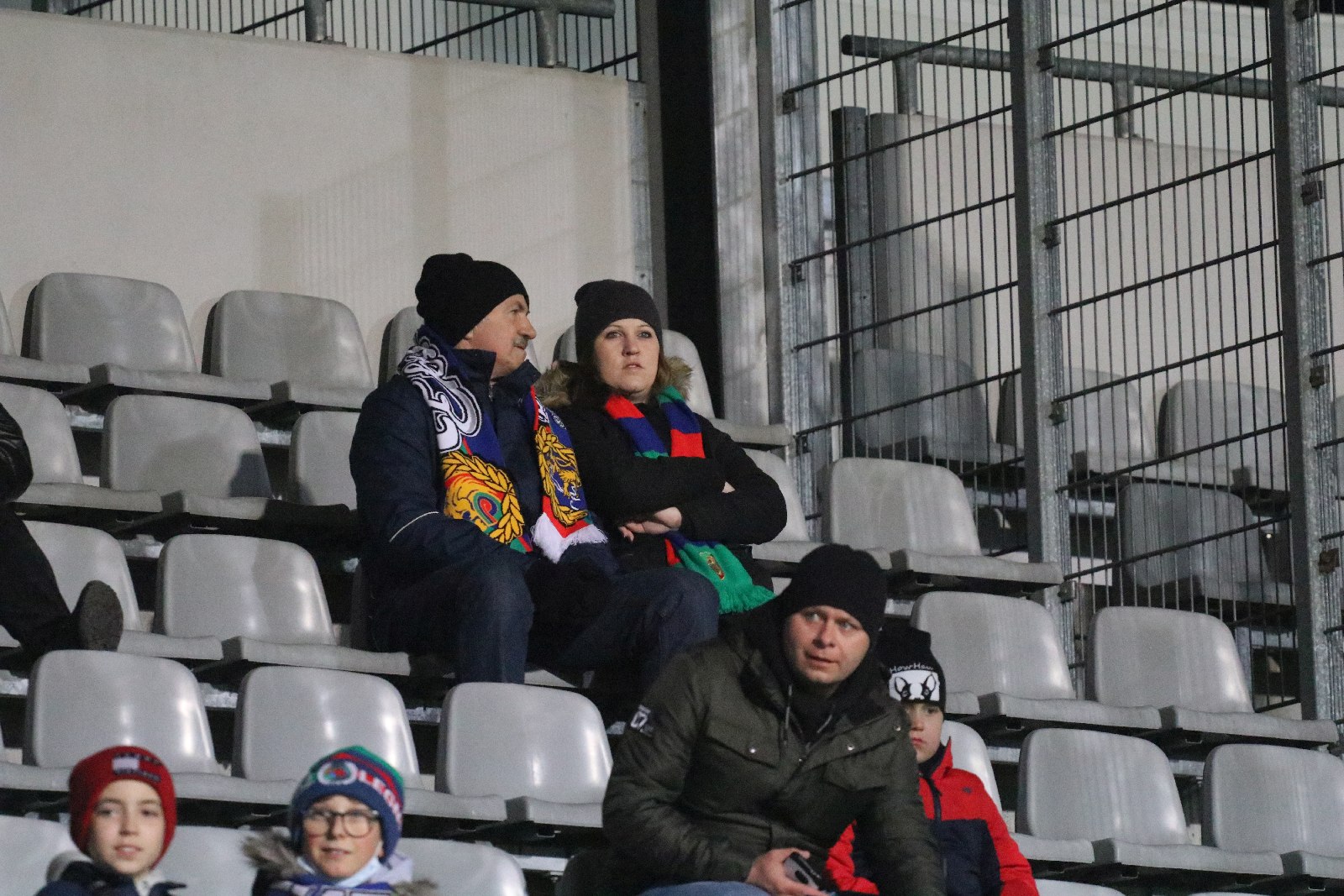 Kibice na meczu Miedź Legnica - Górnik Polkowice. Znajdź siebie!