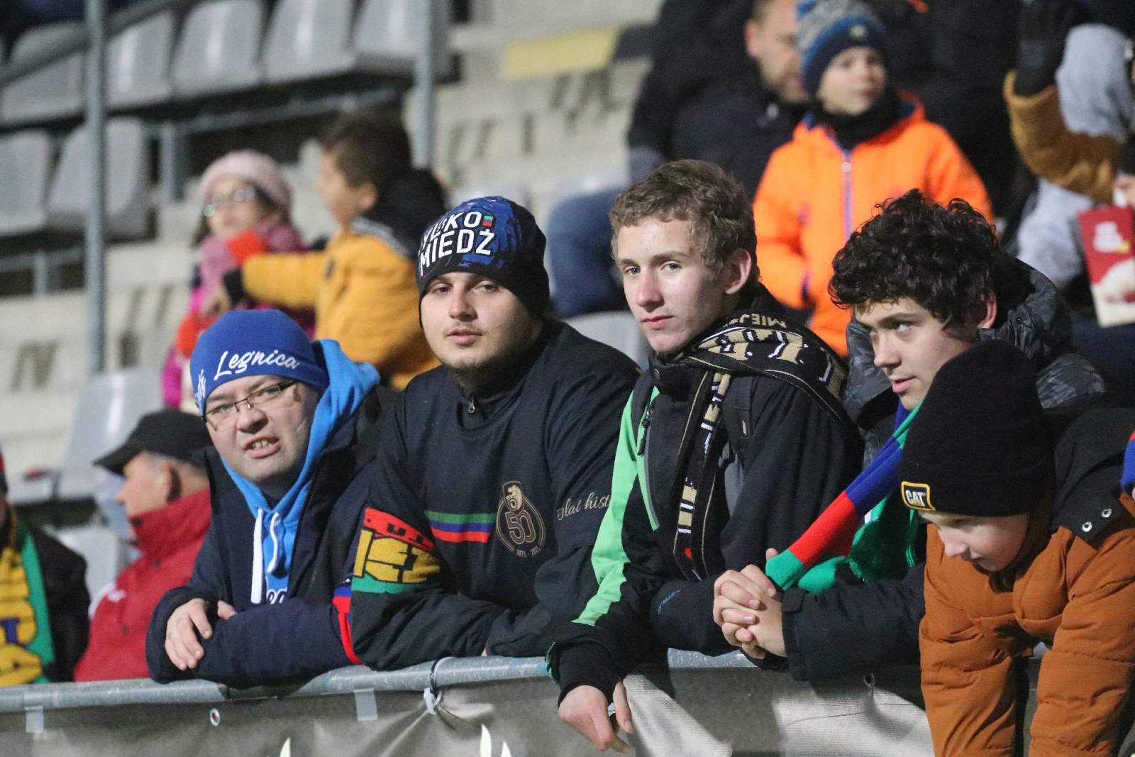 Kibice na meczu Miedź Legnica - Górnik Polkowice. Znajdź siebie!
