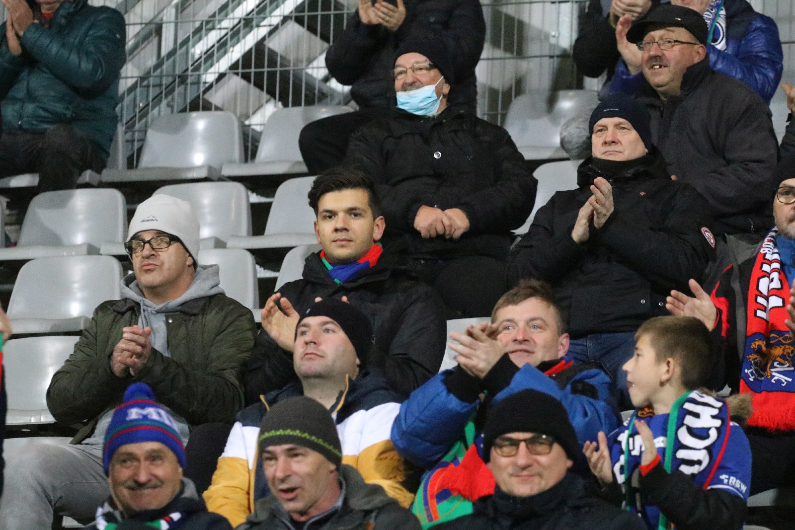 Kibice na meczu Miedź Legnica - Górnik Polkowice. Znajdź siebie!