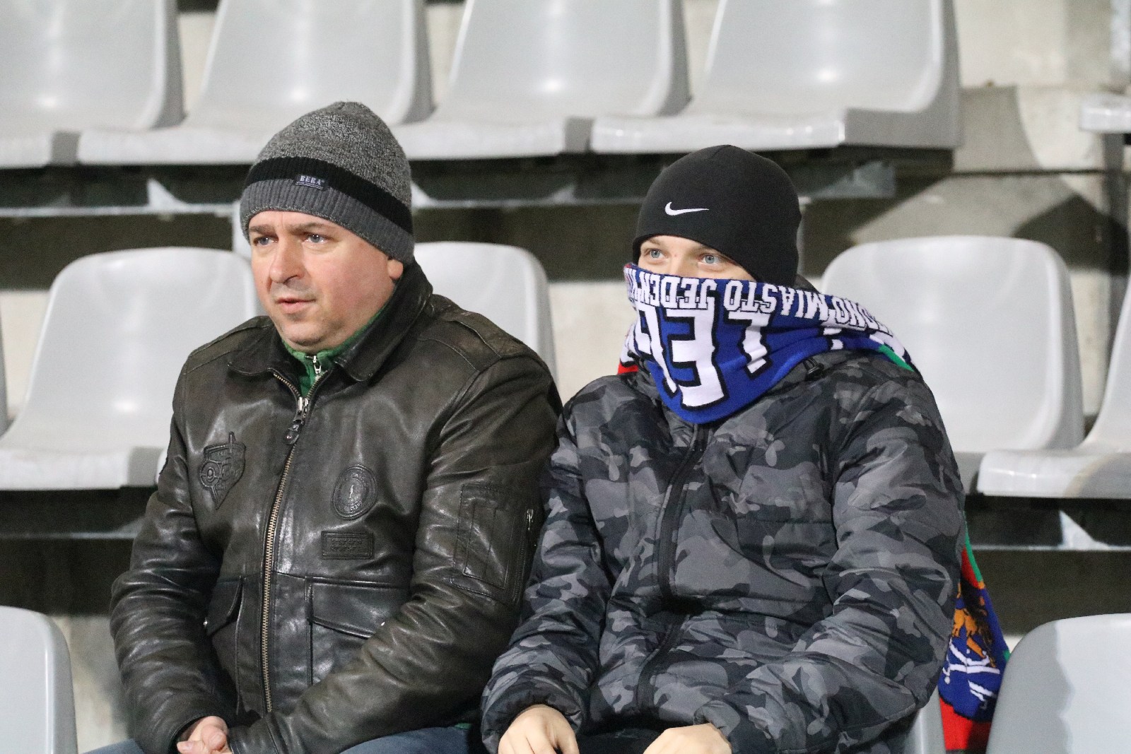 Kibice na meczu Miedź Legnica - Górnik Polkowice. Znajdź siebie!