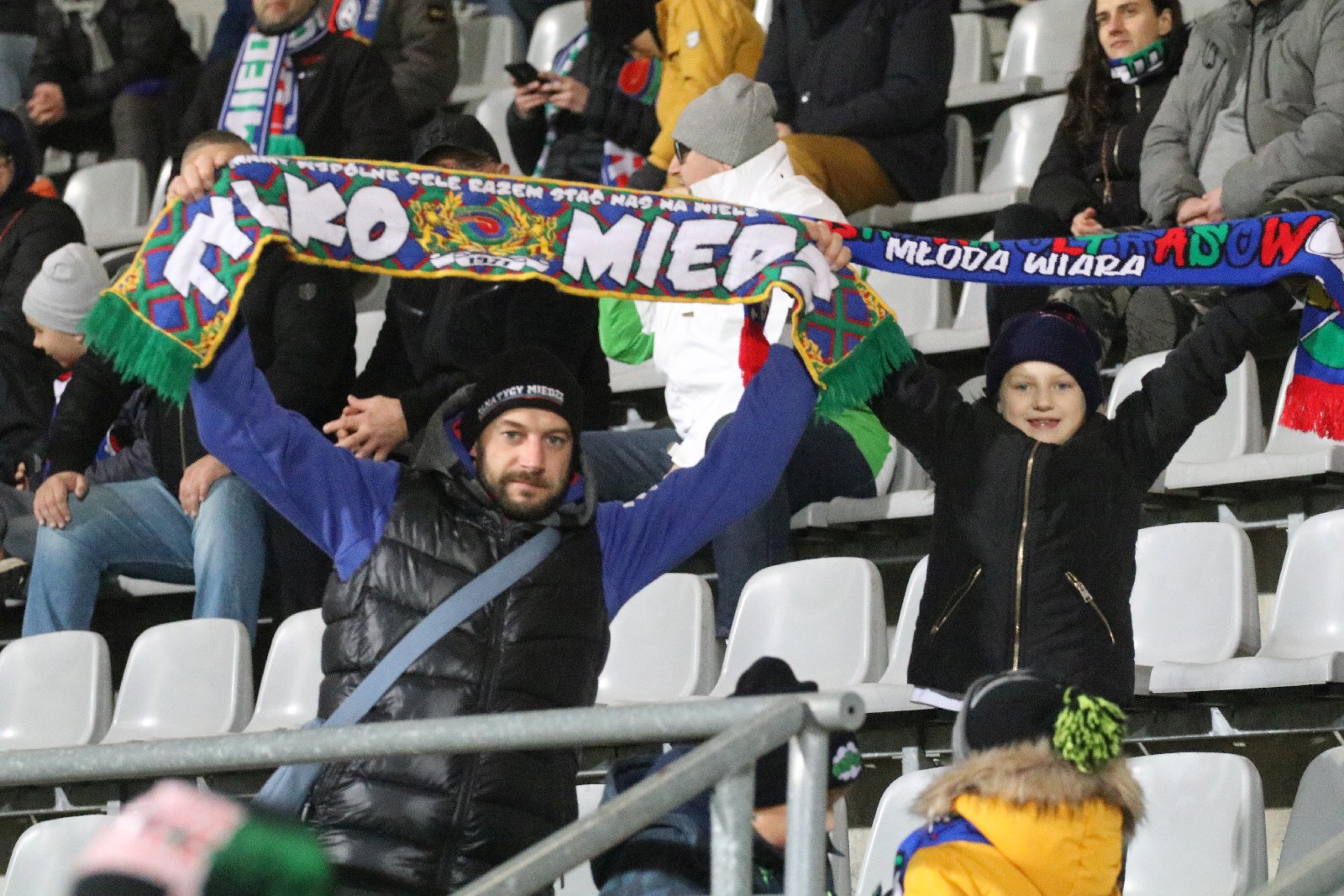 Kibice na meczu Miedź Legnica - Górnik Polkowice. Znajdź siebie!