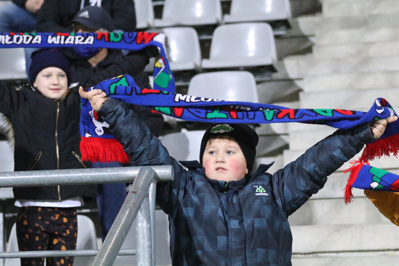 Kibice na meczu Miedź Legnica - Górnik Polkowice. Znajdź siebie!