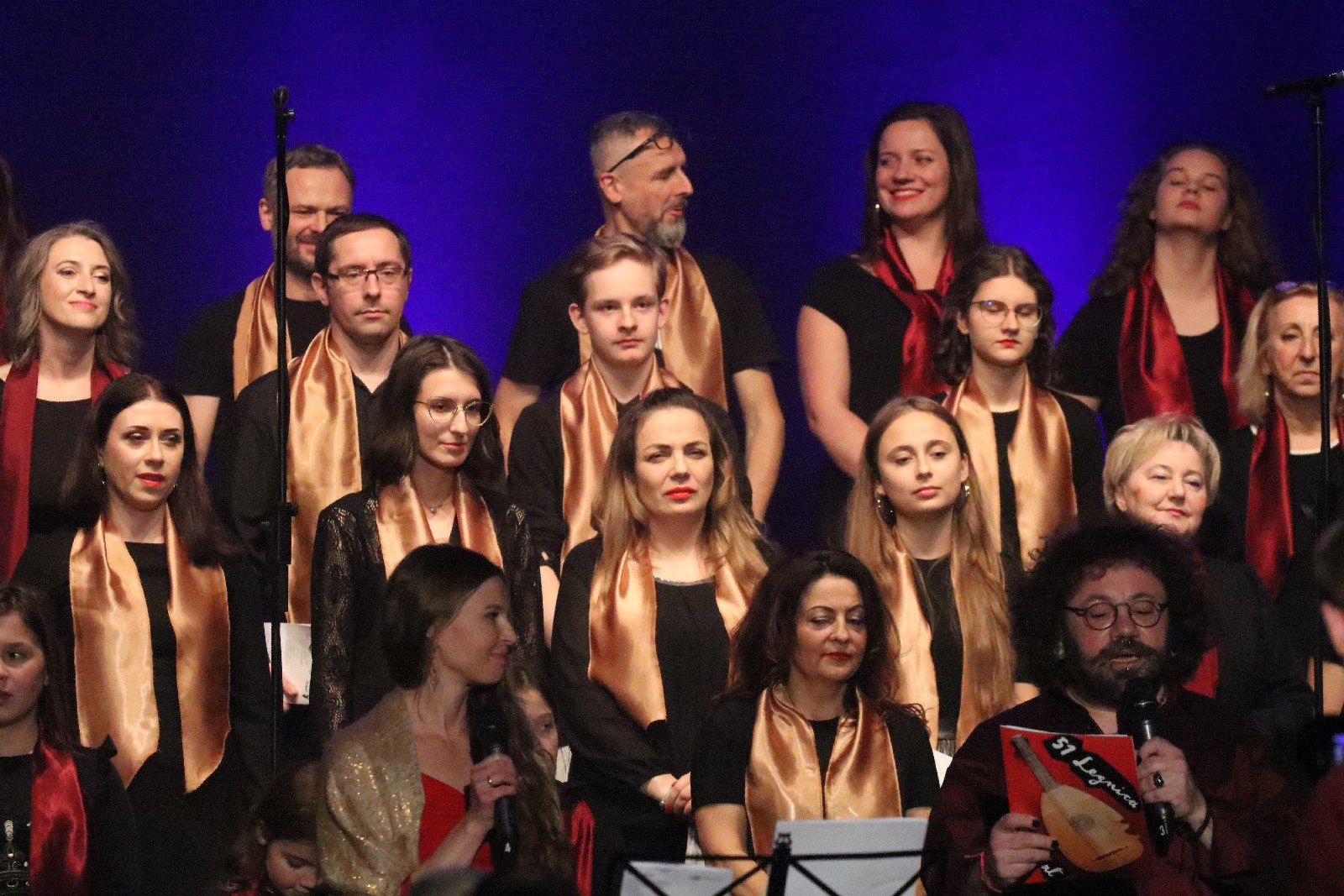 Legniczanie zaśpiewali z Mietkiem Szcześniakiem i Gospel Joy