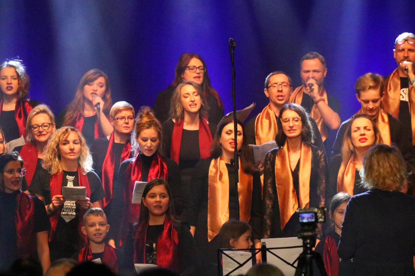 Legniczanie zaśpiewali z Mietkiem Szcześniakiem i Gospel Joy