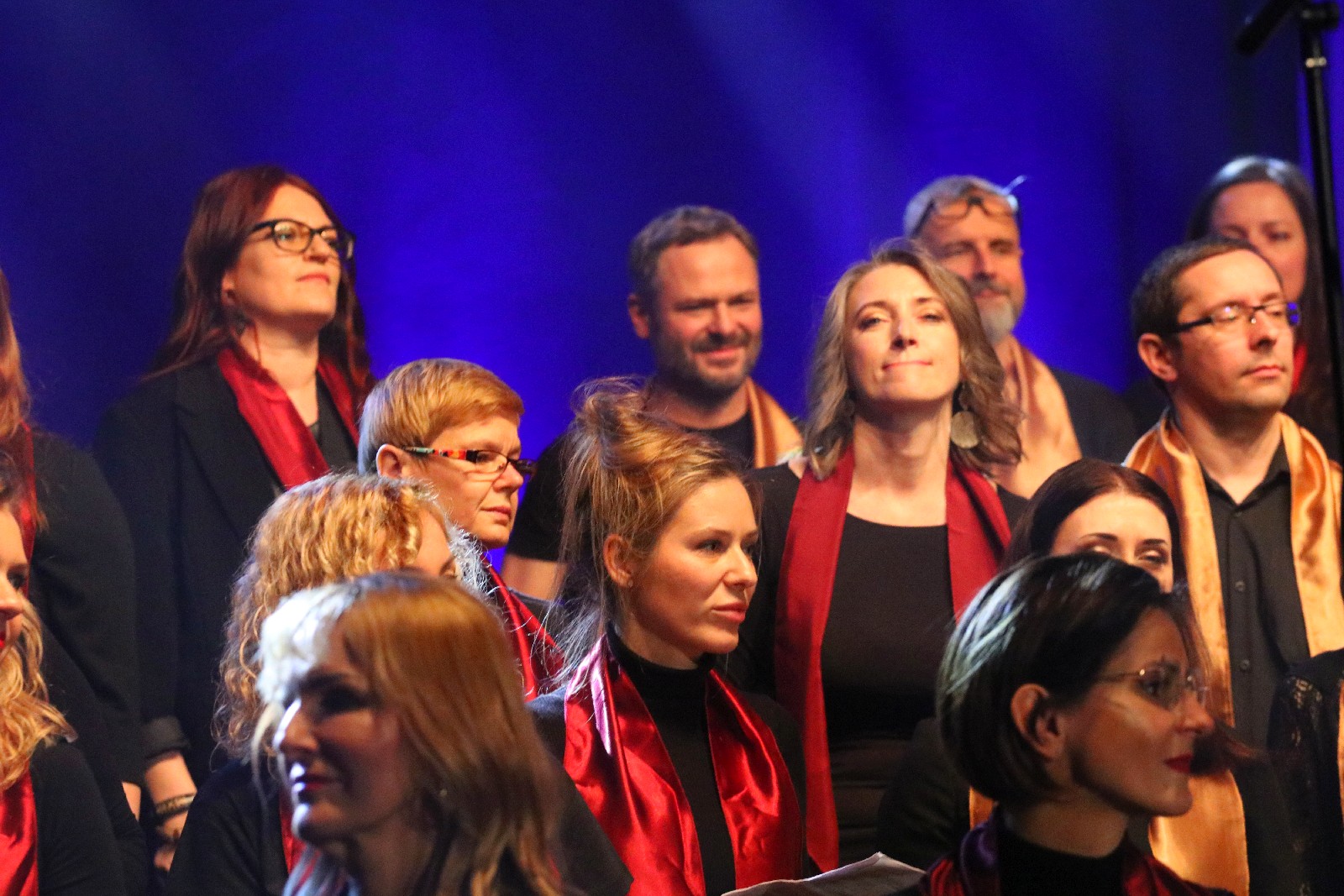 Legniczanie zaśpiewali z Mietkiem Szcześniakiem i Gospel Joy