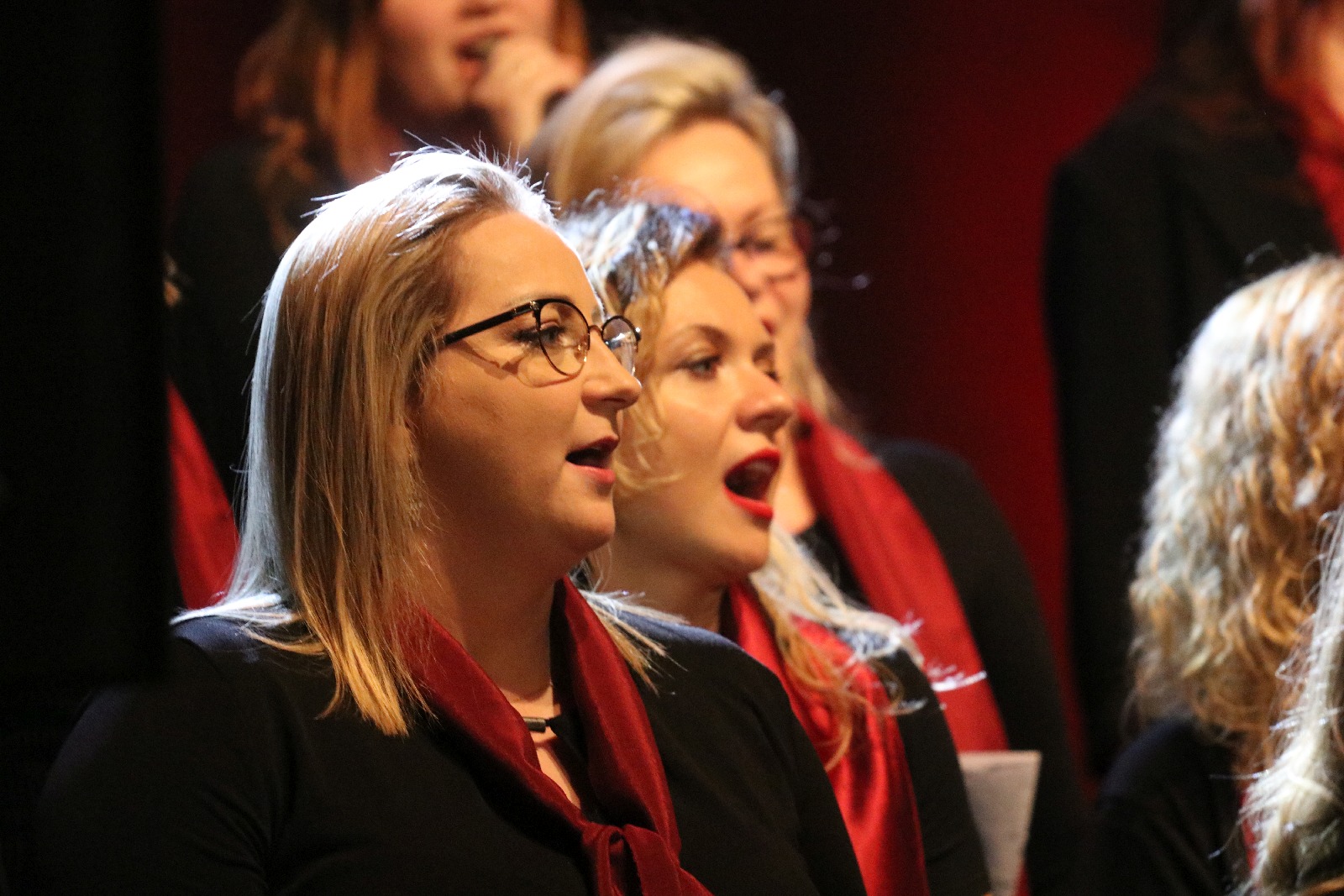 Legniczanie zaśpiewali z Mietkiem Szcześniakiem i Gospel Joy
