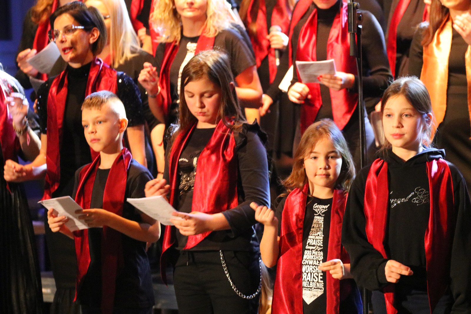 Legniczanie zaśpiewali z Mietkiem Szcześniakiem i Gospel Joy