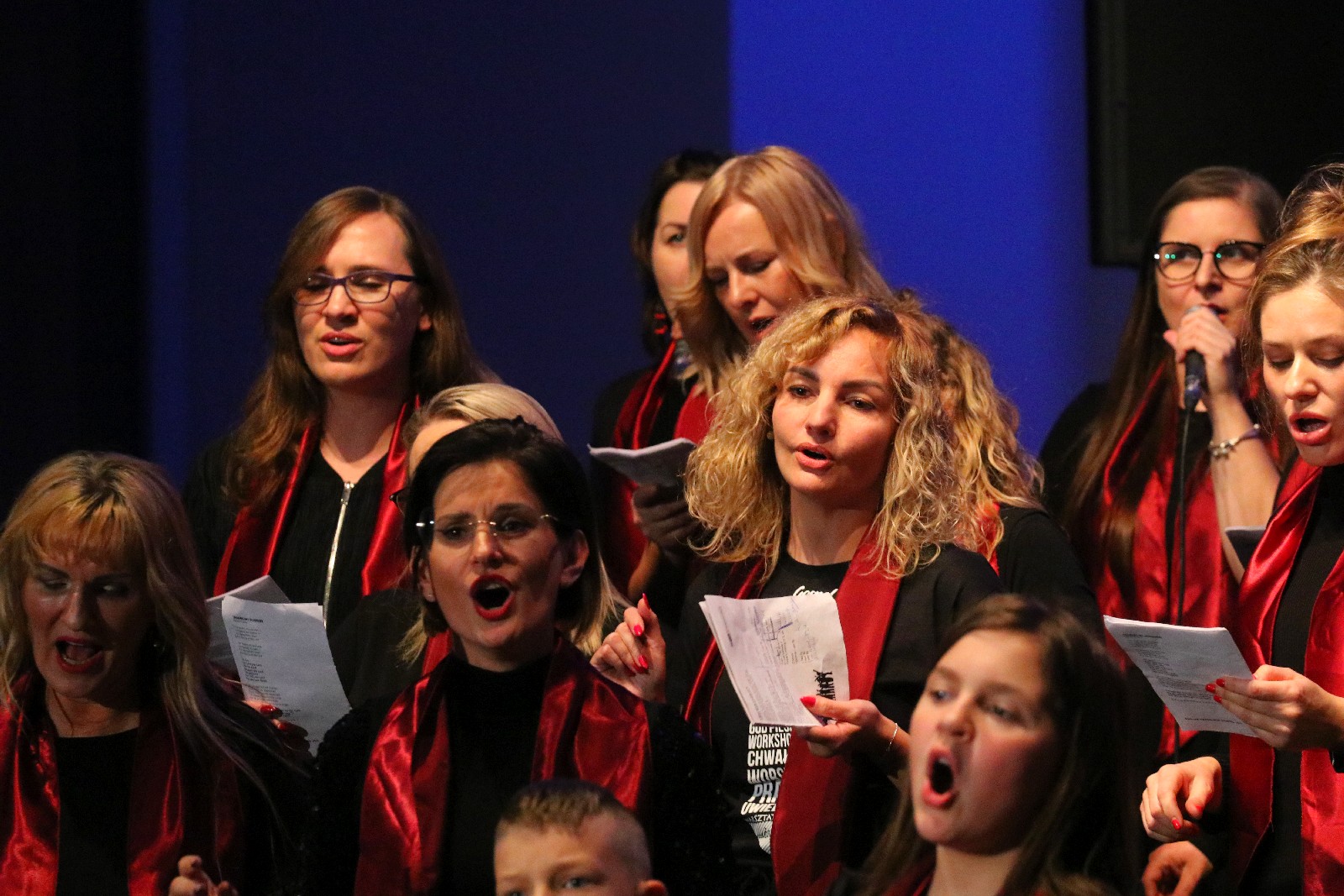 Legniczanie zaśpiewali z Mietkiem Szcześniakiem i Gospel Joy