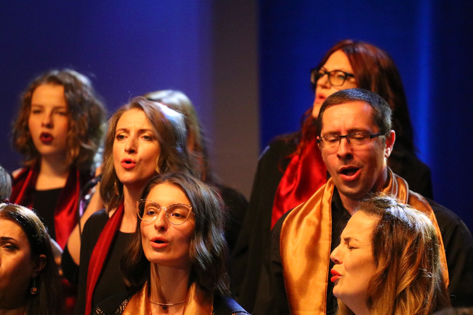 Legniczanie zaśpiewali z Mietkiem Szcześniakiem i Gospel Joy