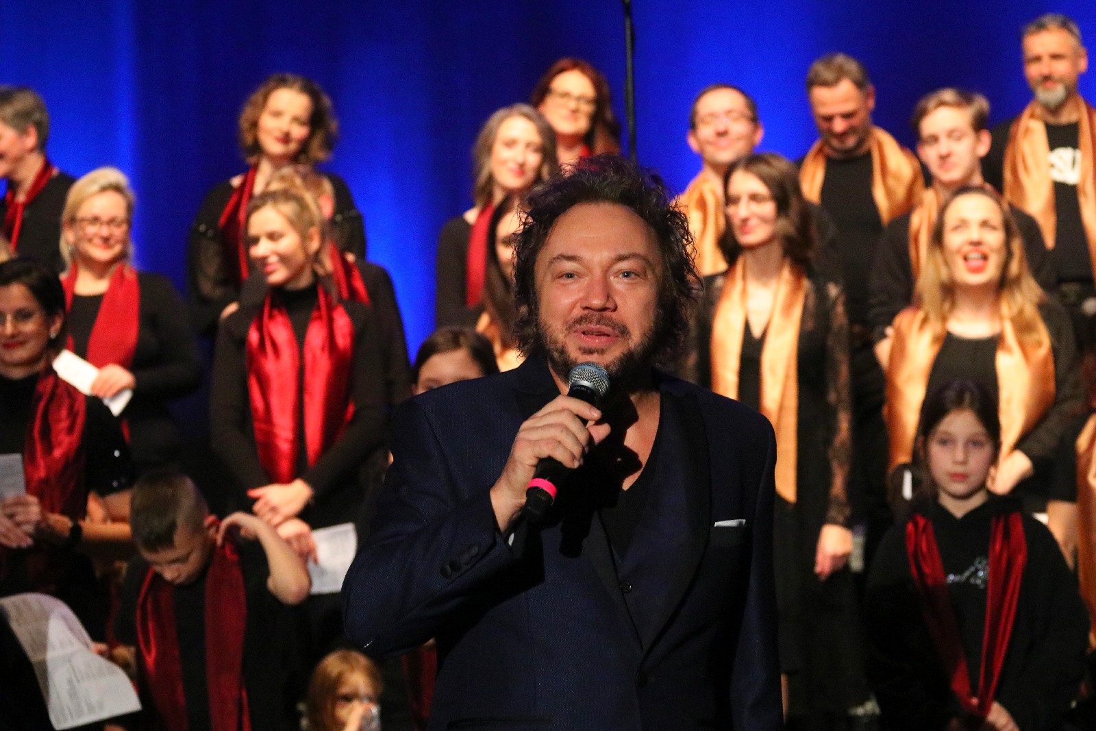 Legniczanie zaśpiewali z Mietkiem Szcześniakiem i Gospel Joy