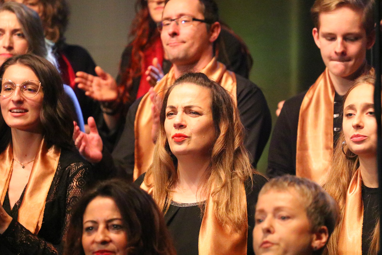 Legniczanie zaśpiewali z Mietkiem Szcześniakiem i Gospel Joy