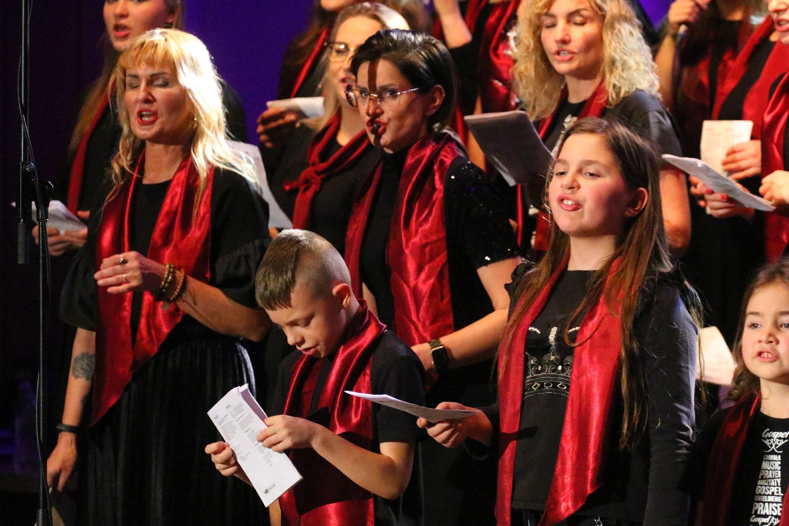 Legniczanie zaśpiewali z Mietkiem Szcześniakiem i Gospel Joy