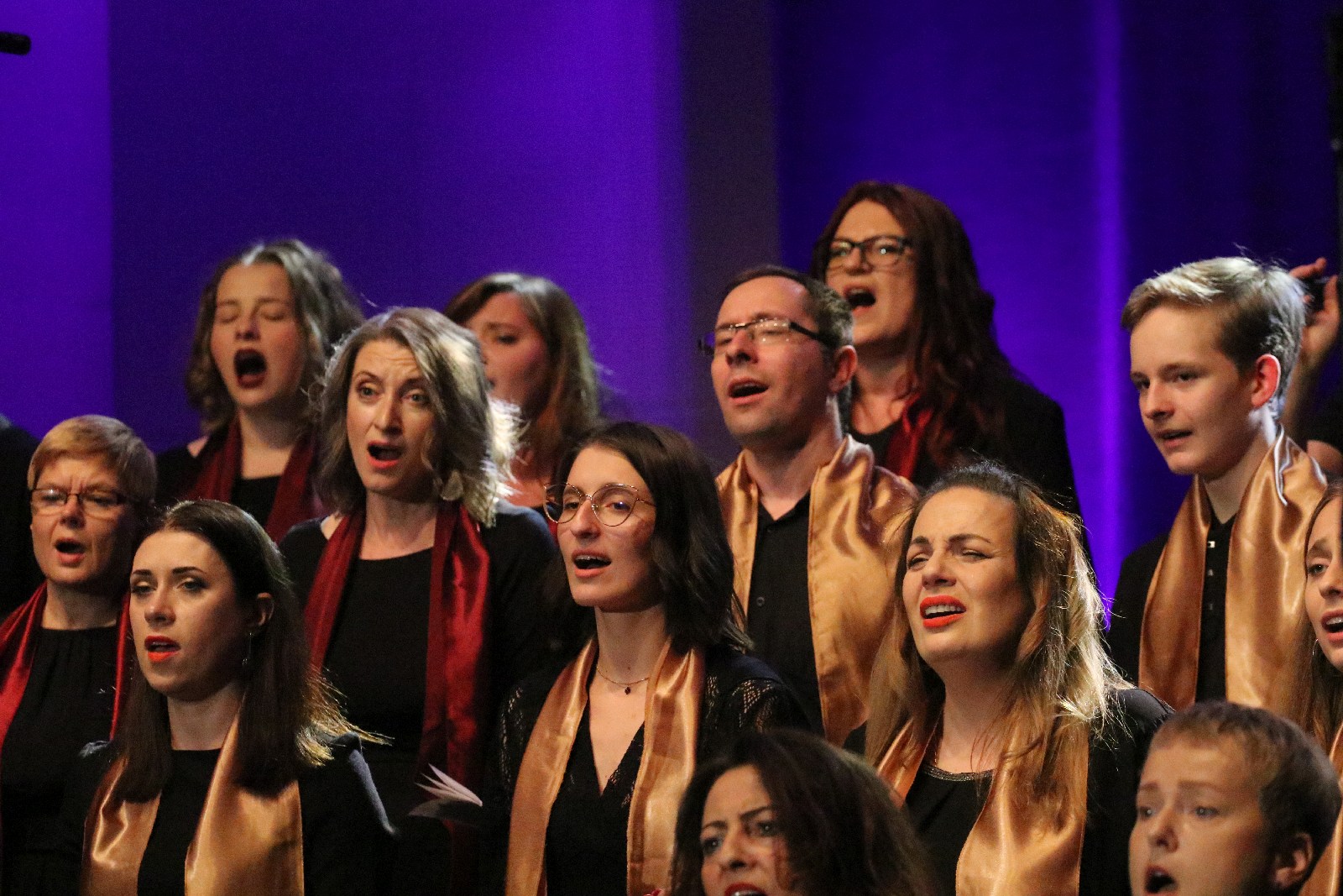 Legniczanie zaśpiewali z Mietkiem Szcześniakiem i Gospel Joy