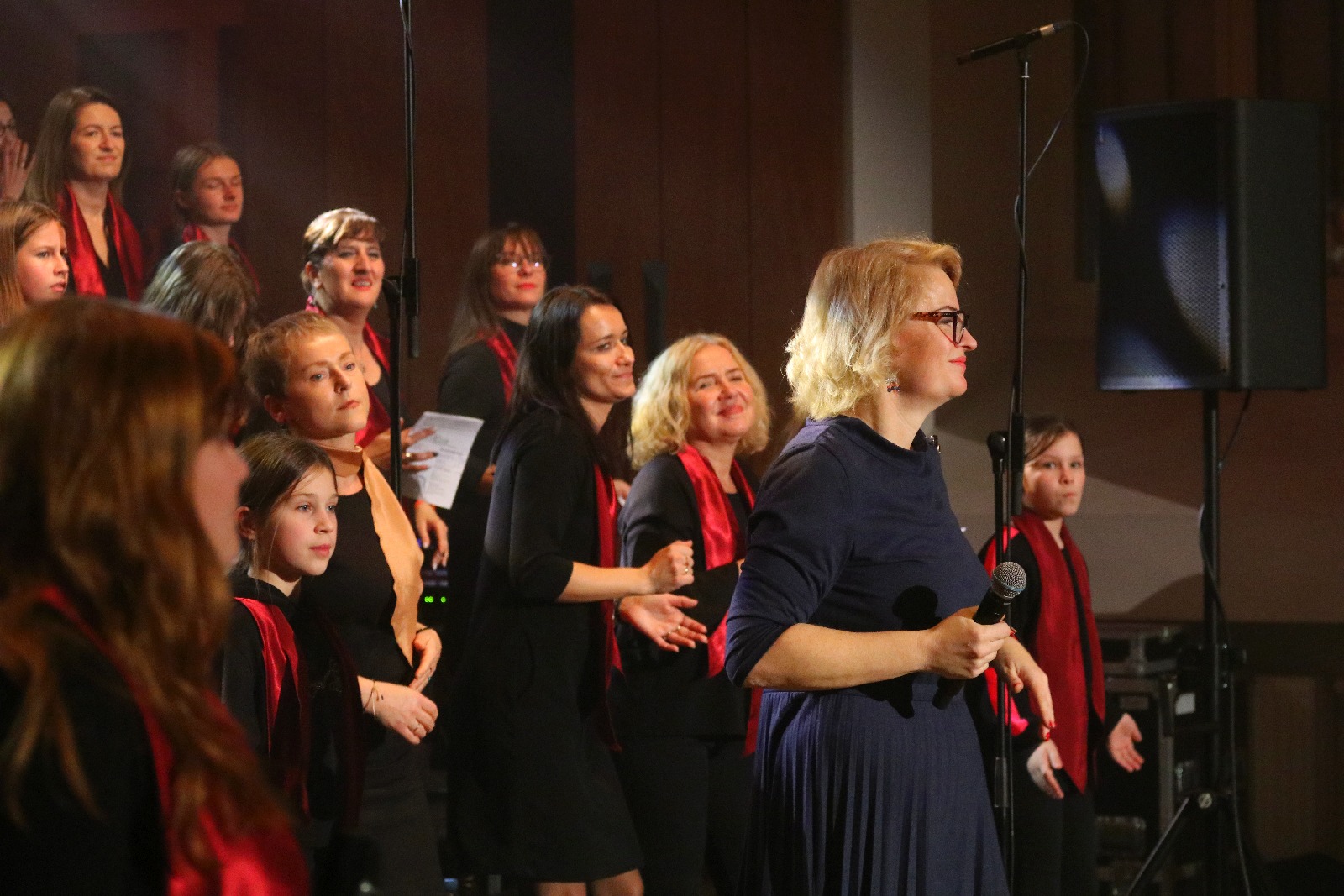 Legniczanie zaśpiewali z Mietkiem Szcześniakiem i Gospel Joy