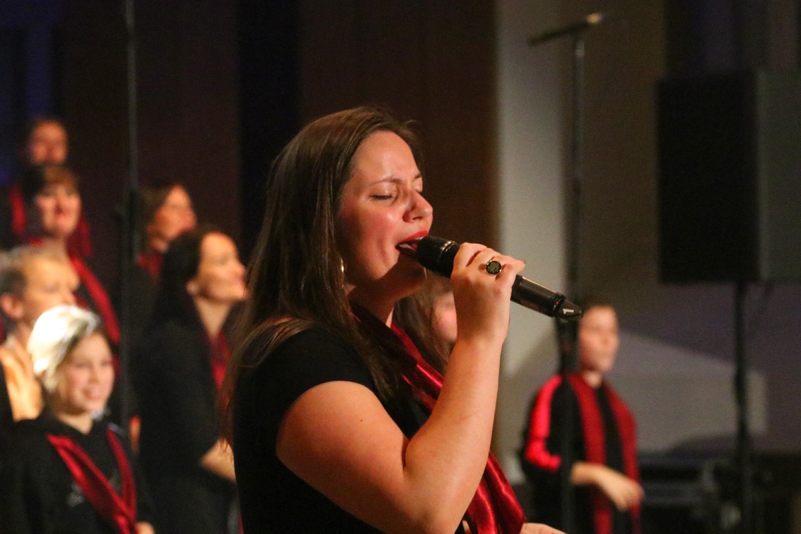 Legniczanie zaśpiewali z Mietkiem Szcześniakiem i Gospel Joy