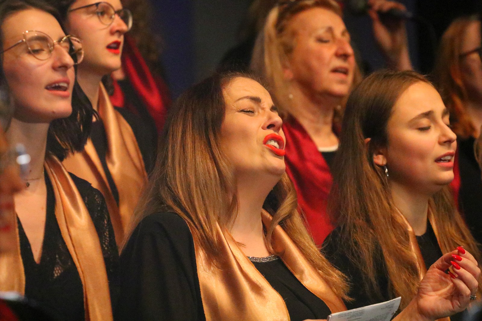 Legniczanie zaśpiewali z Mietkiem Szcześniakiem i Gospel Joy