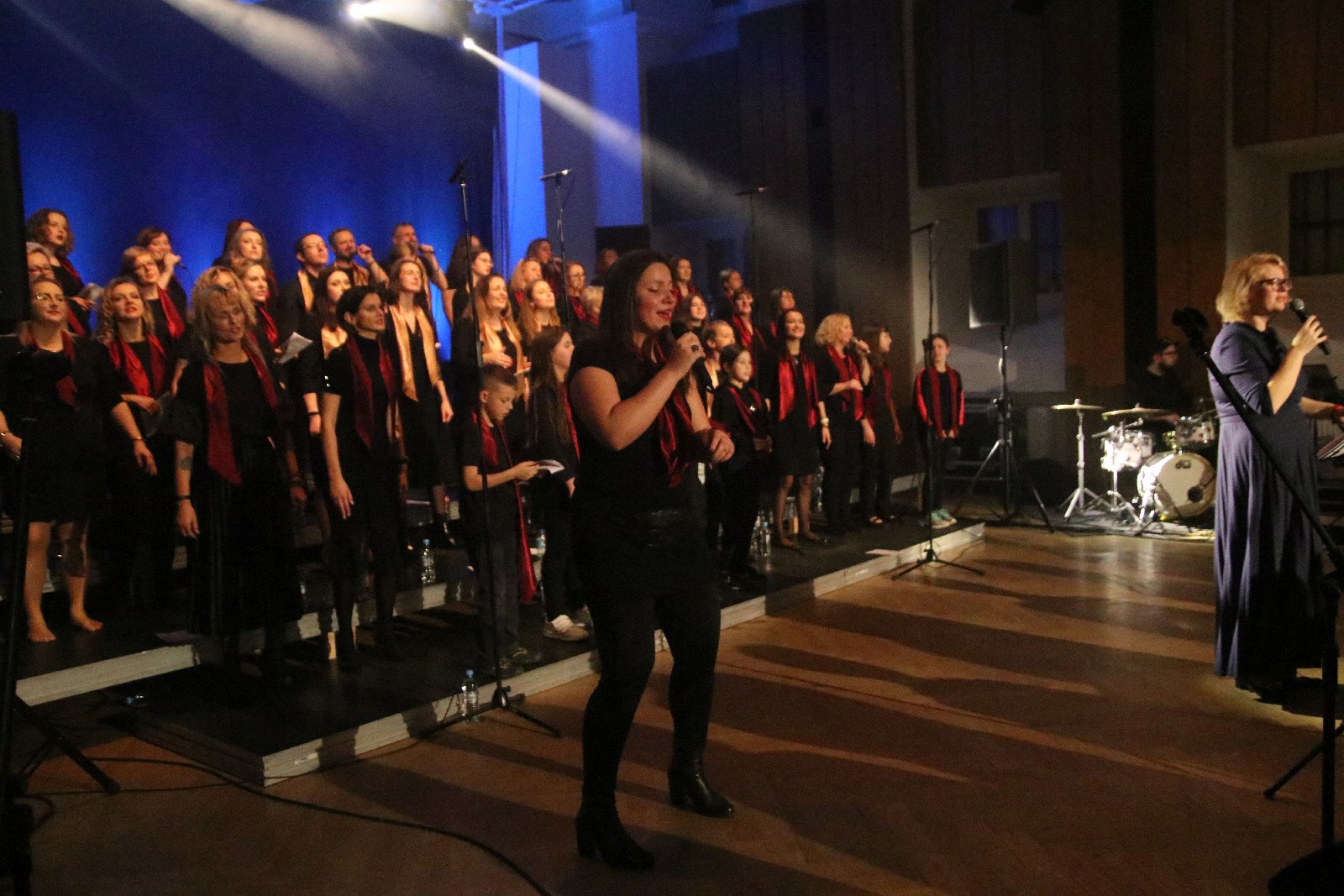 Legniczanie zaśpiewali z Mietkiem Szcześniakiem i Gospel Joy