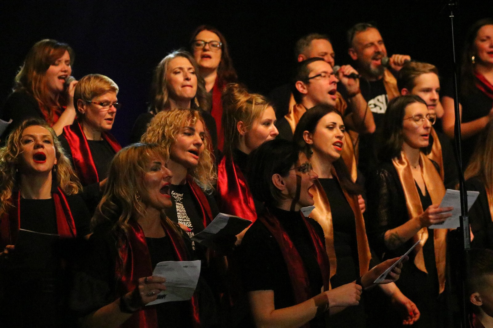 Legniczanie zaśpiewali z Mietkiem Szcześniakiem i Gospel Joy
