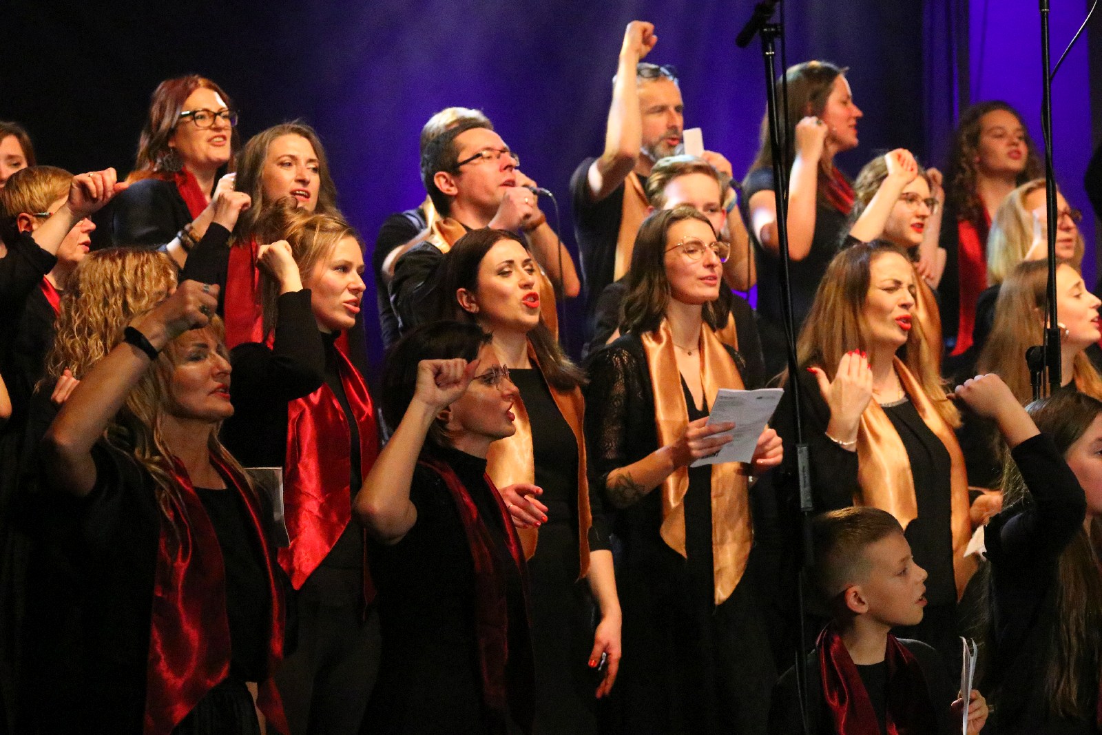 Legniczanie zaśpiewali z Mietkiem Szcześniakiem i Gospel Joy
