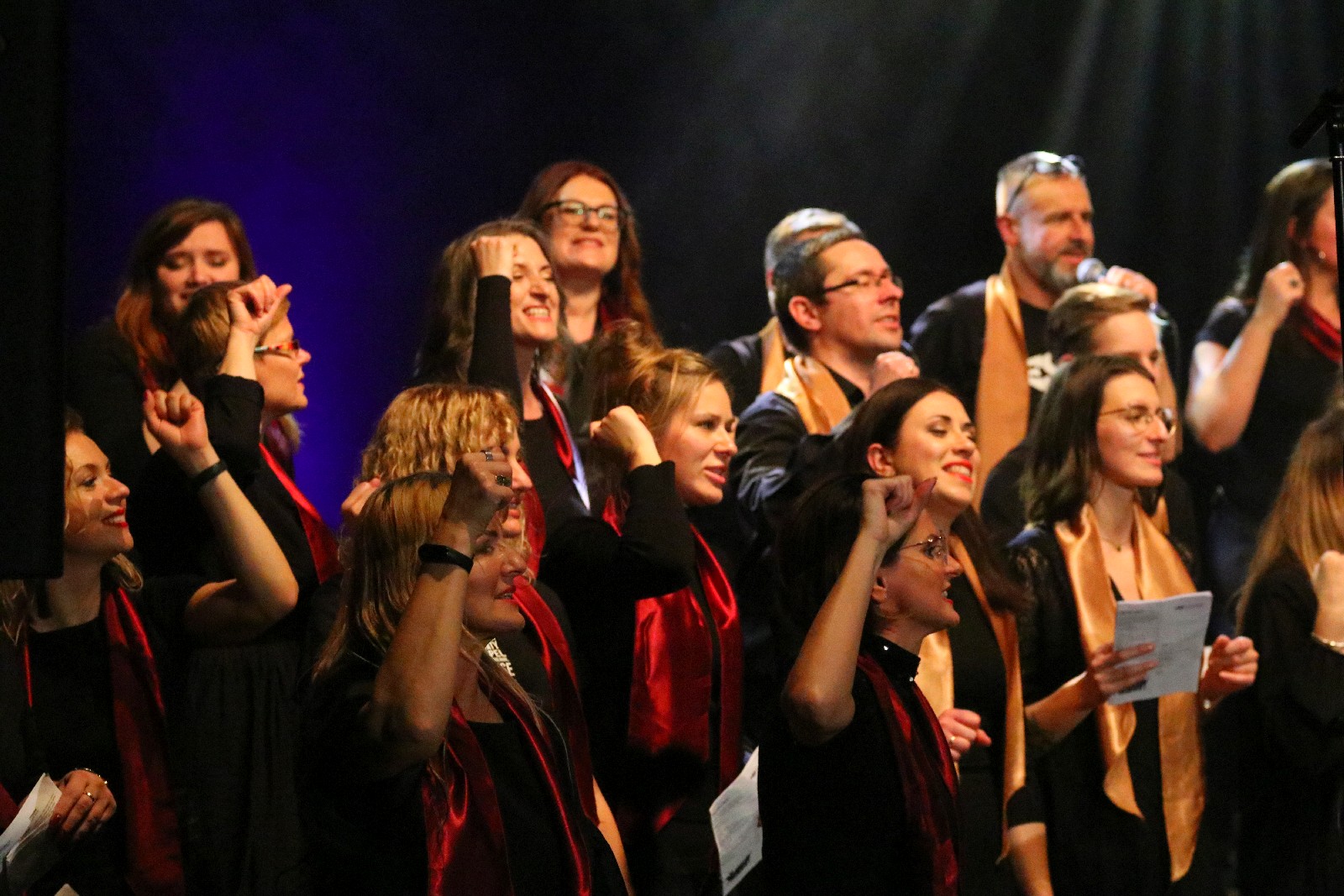 Legniczanie zaśpiewali z Mietkiem Szcześniakiem i Gospel Joy