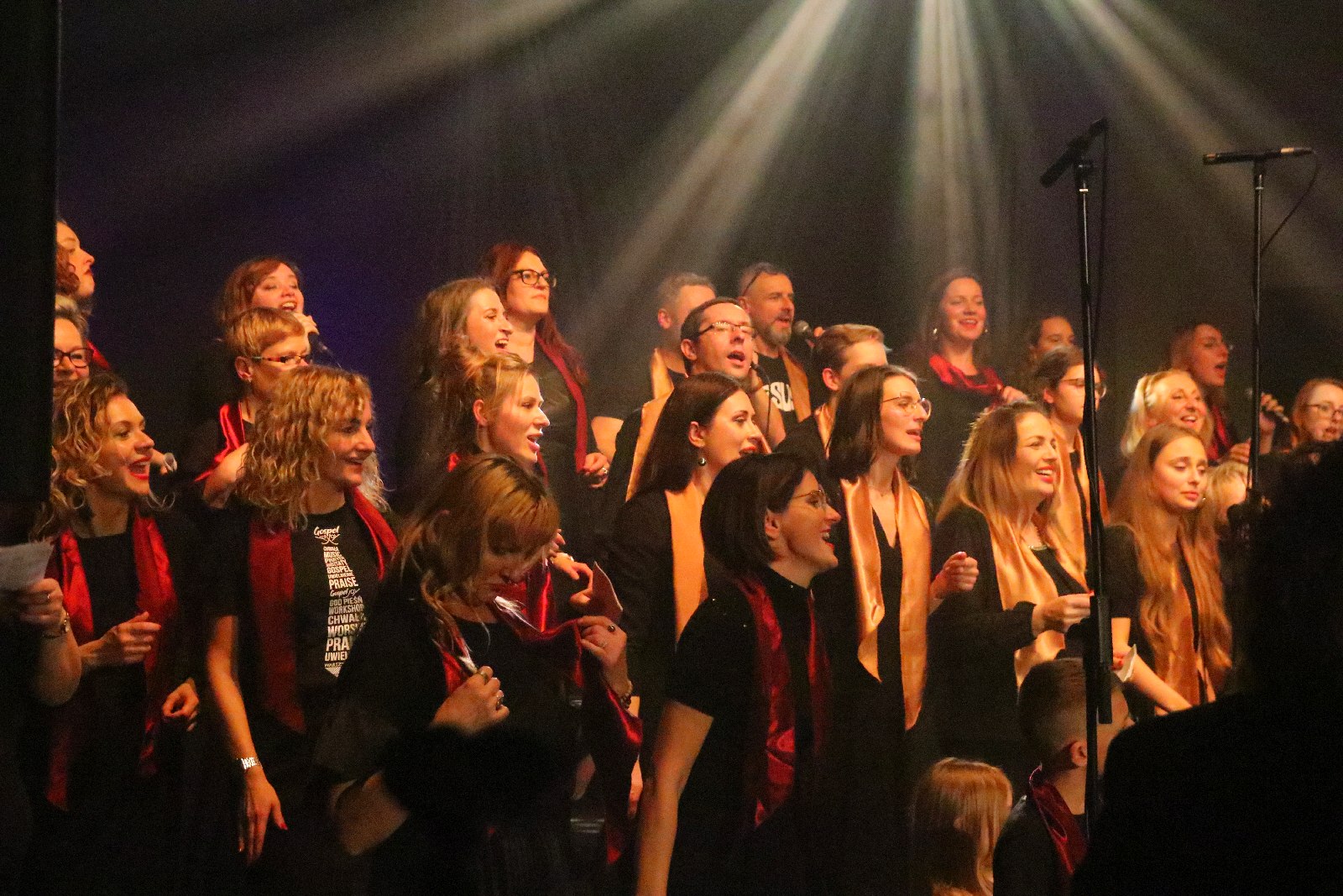 Legniczanie zaśpiewali z Mietkiem Szcześniakiem i Gospel Joy