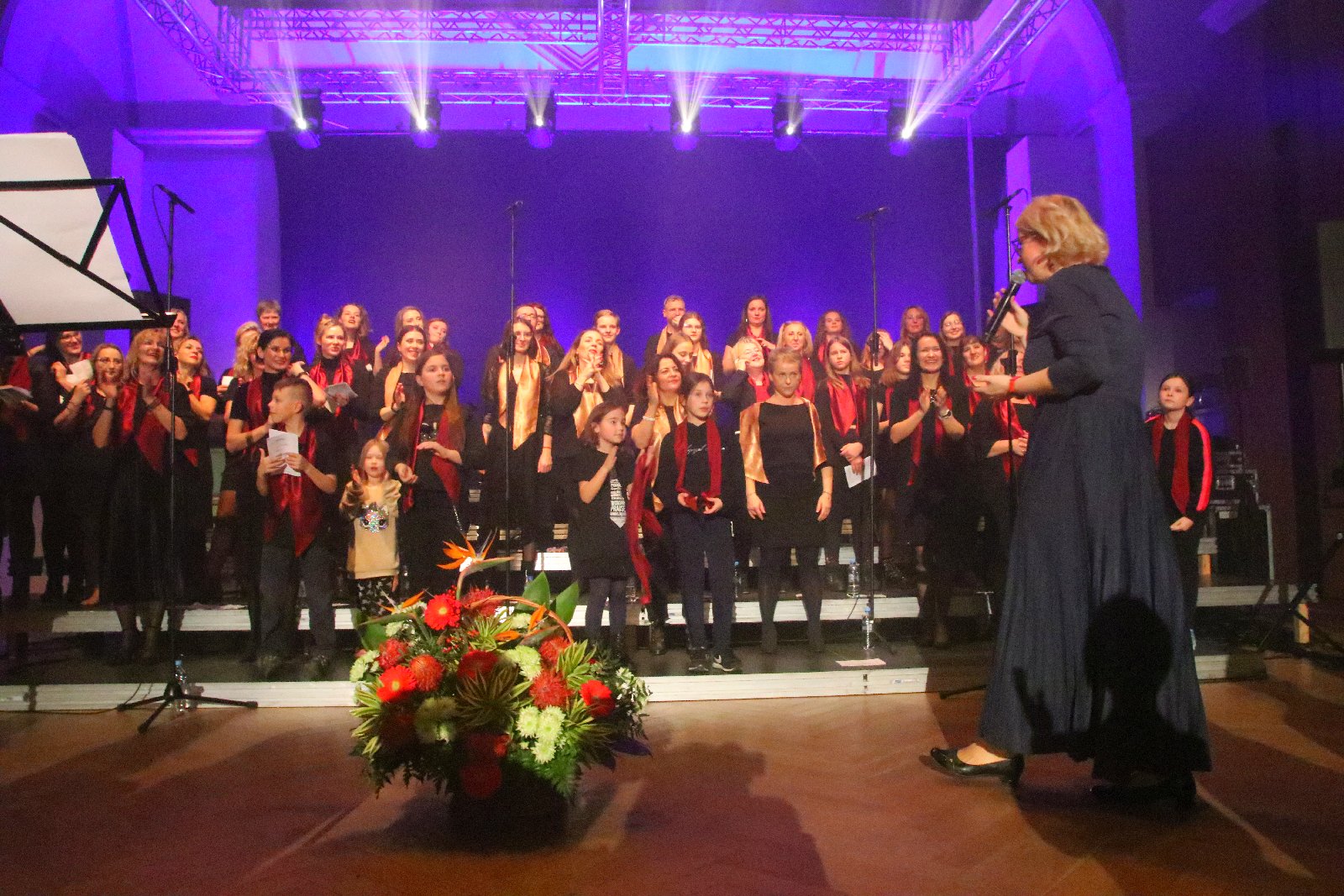 Legniczanie zaśpiewali z Mietkiem Szcześniakiem i Gospel Joy