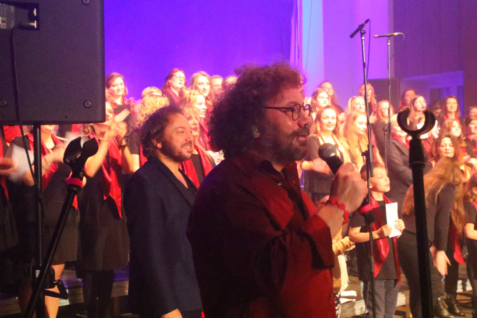 Legniczanie zaśpiewali z Mietkiem Szcześniakiem i Gospel Joy
