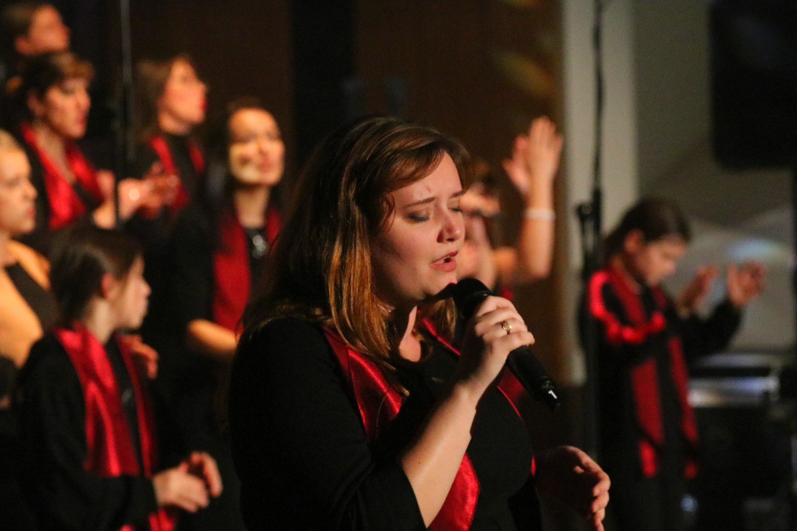 Legniczanie zaśpiewali z Mietkiem Szcześniakiem i Gospel Joy