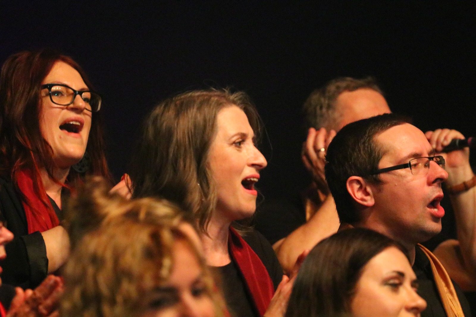 Legniczanie zaśpiewali z Mietkiem Szcześniakiem i Gospel Joy