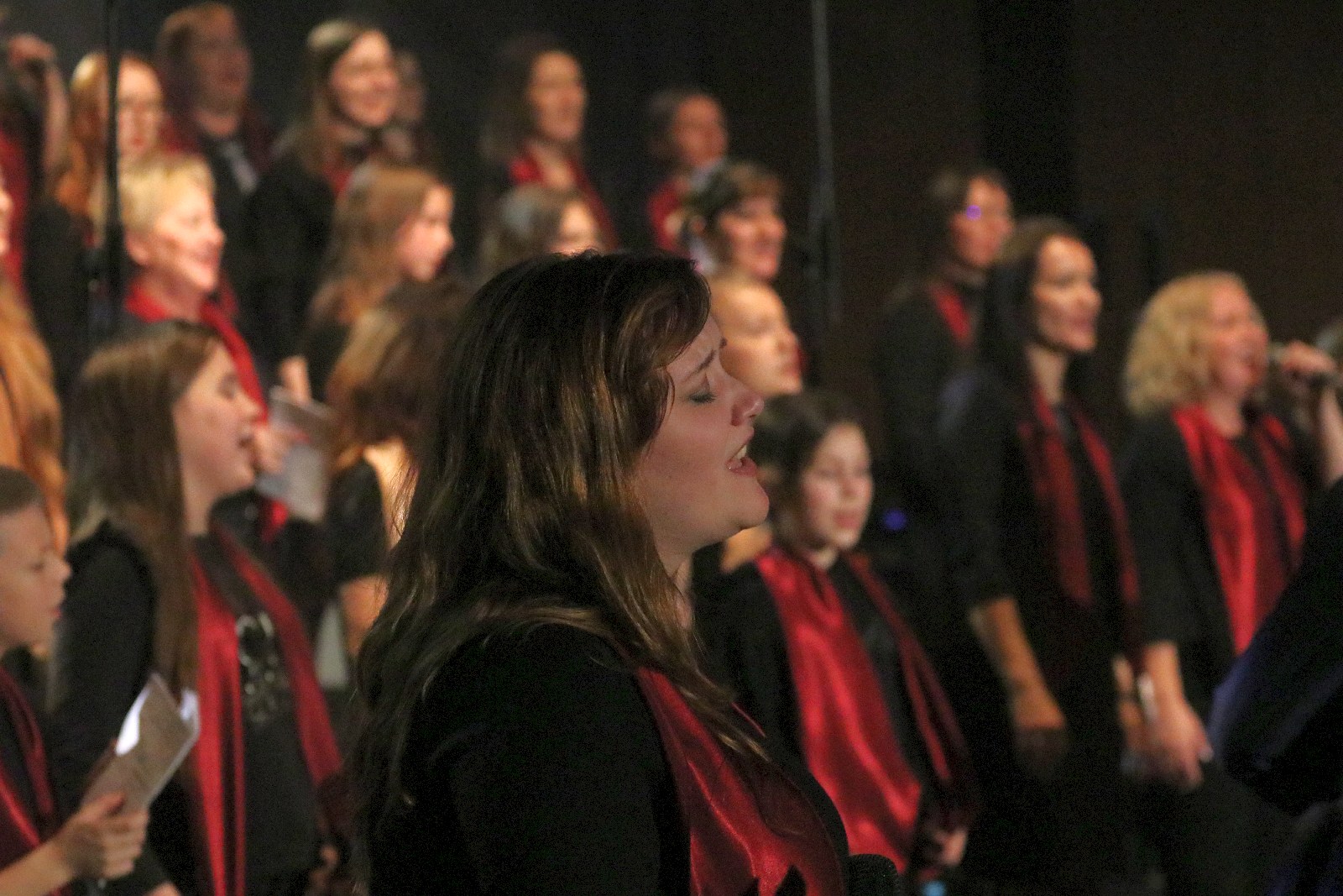 Legniczanie zaśpiewali z Mietkiem Szcześniakiem i Gospel Joy