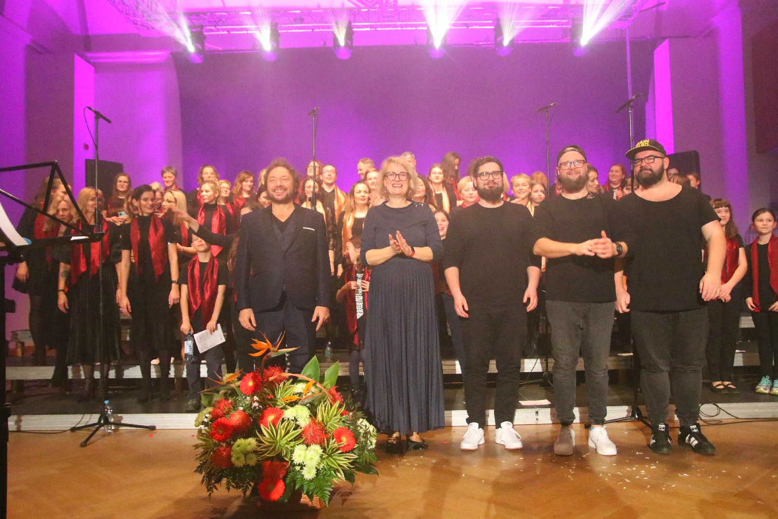 Legniczanie zaśpiewali z Mietkiem Szcześniakiem i Gospel Joy