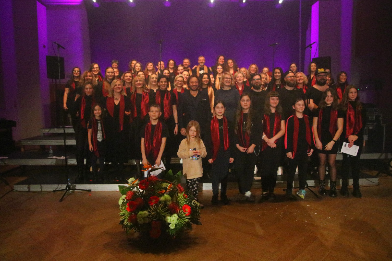 Legniczanie zaśpiewali z Mietkiem Szcześniakiem i Gospel Joy