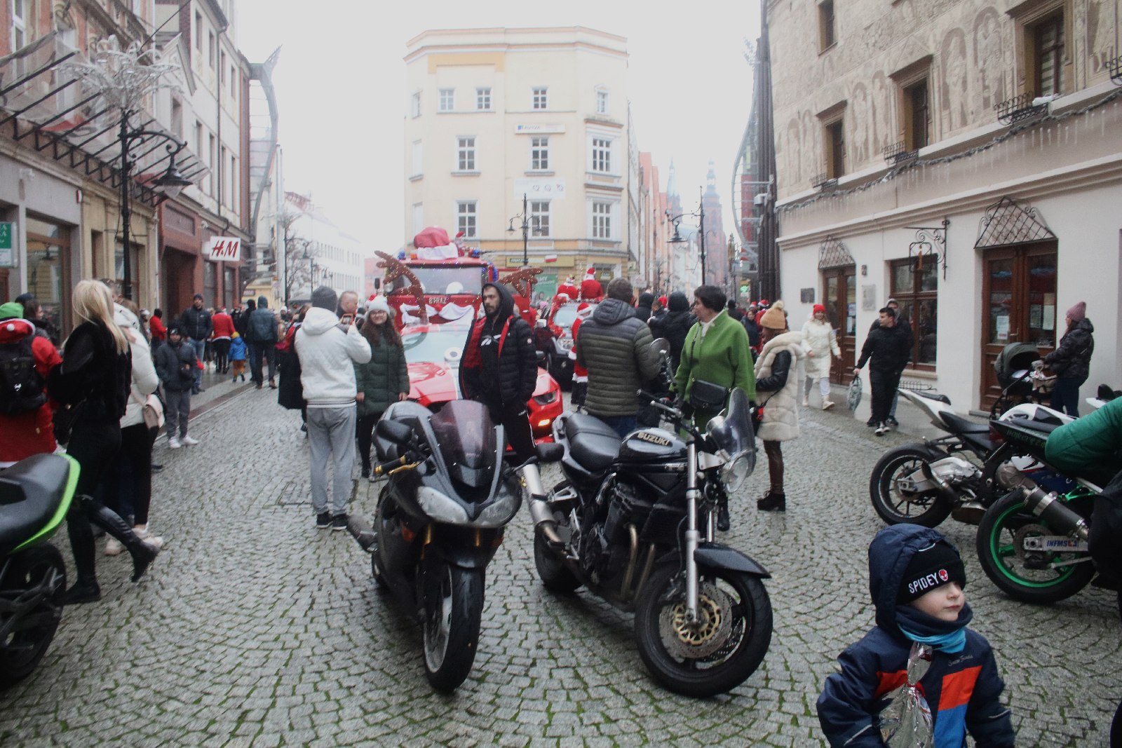 Mikołaje na motocyklach obdarowali dzieci prezentami