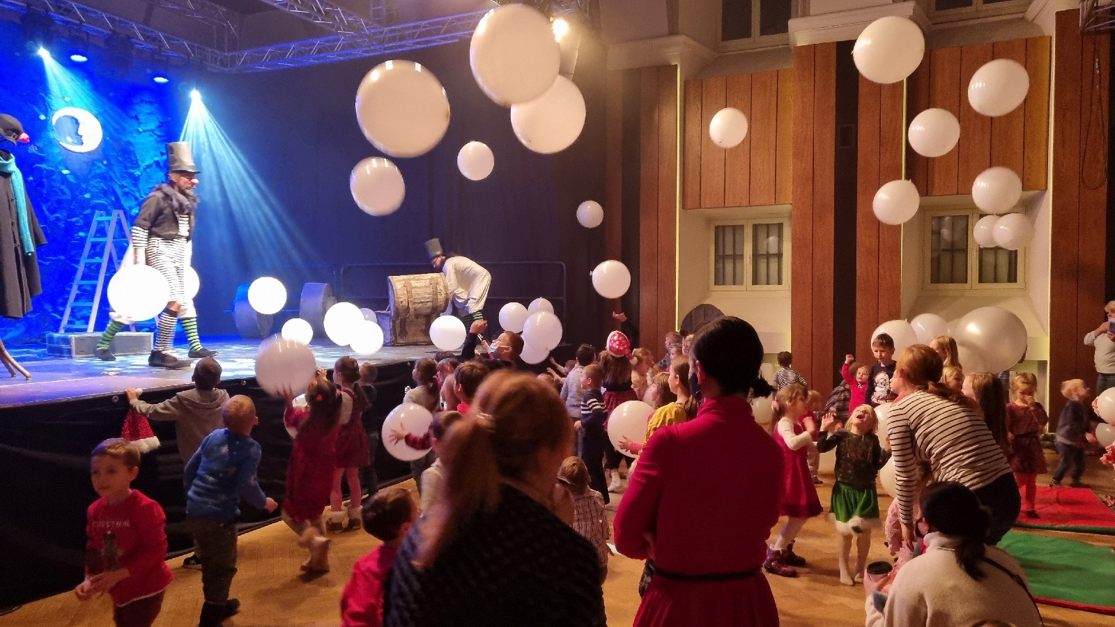 Spektakl mikołajkowy „Zimowe Show” w Sali Maneżowej