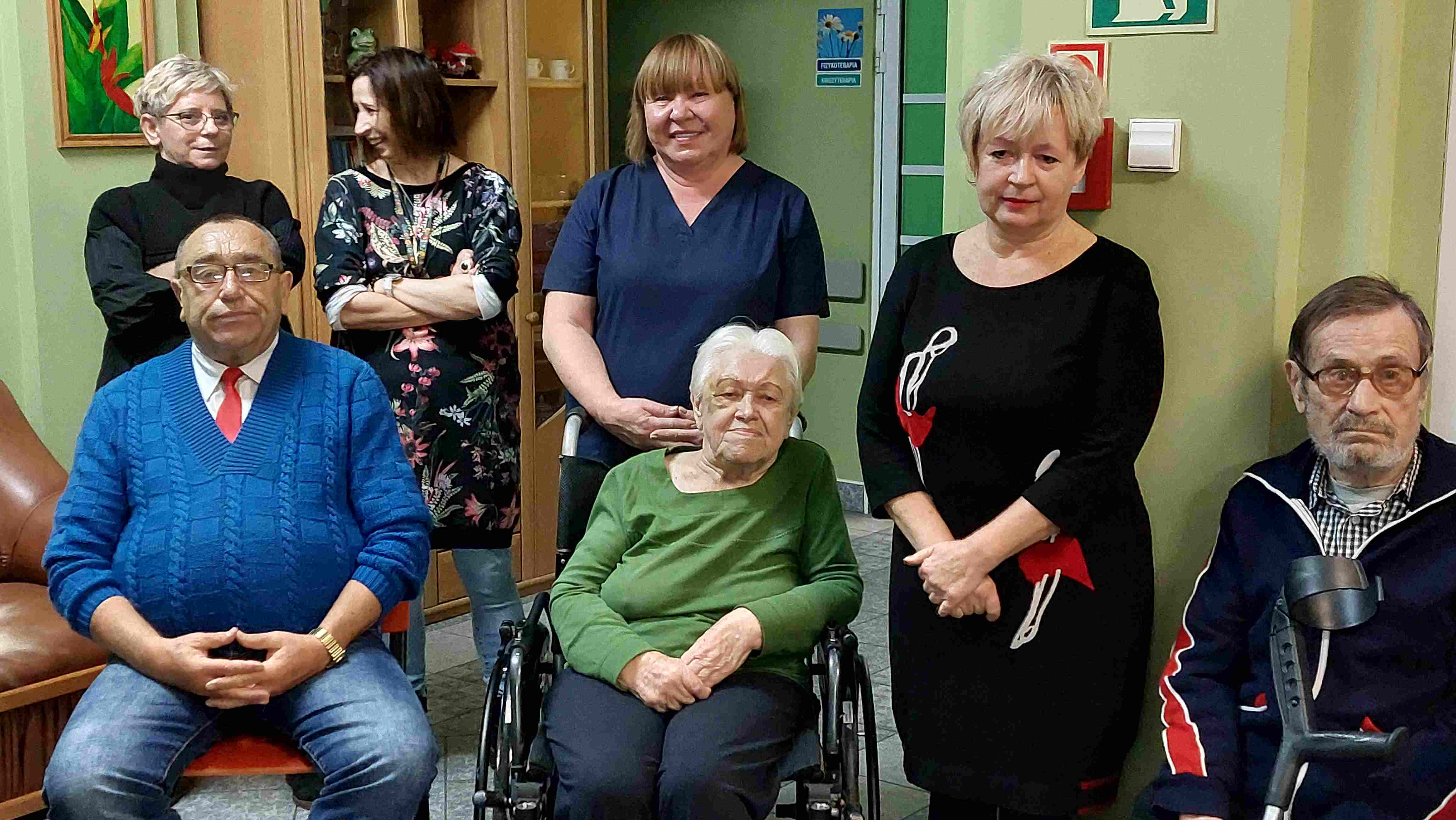 Montessorki odwiedziły seniorów z prezentami świątecznymi