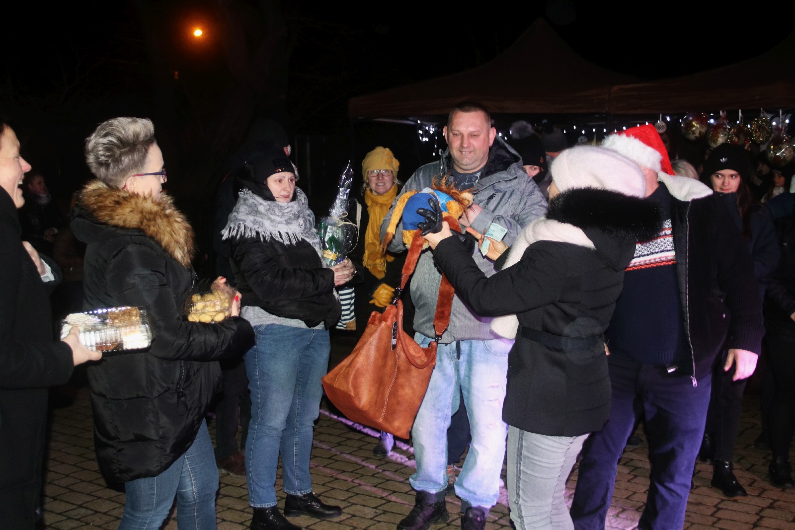 Kunice gorące od gorących serc. Kolędowali dla Hani