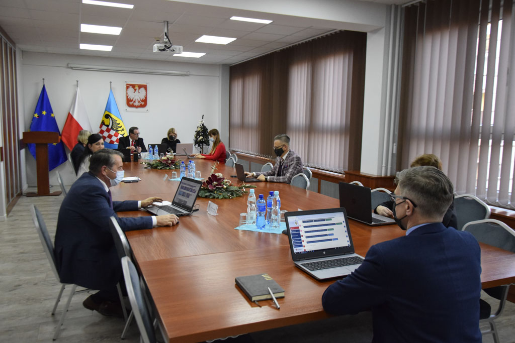 Starostwo Powiatowe. Ostatnia w 2021 roku sesja rady powiatu