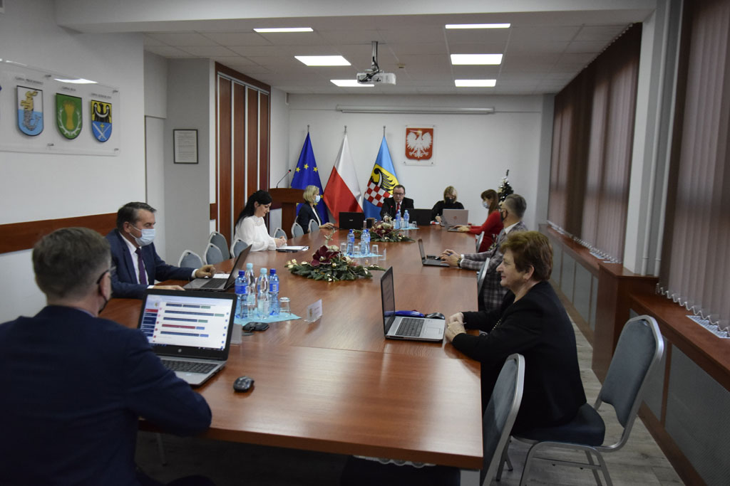 Starostwo Powiatowe. Ostatnia w 2021 roku sesja rady powiatu