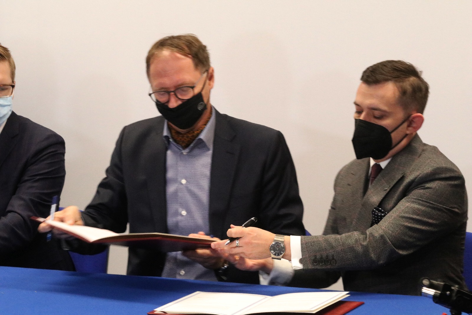Podpisali porozumienia. Będzie więcej pracowników służby zdrowia
