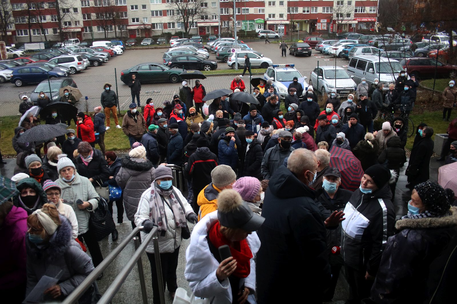 Tłumy na proteście przed LSM. Zarząd chowa głowę w piasek.